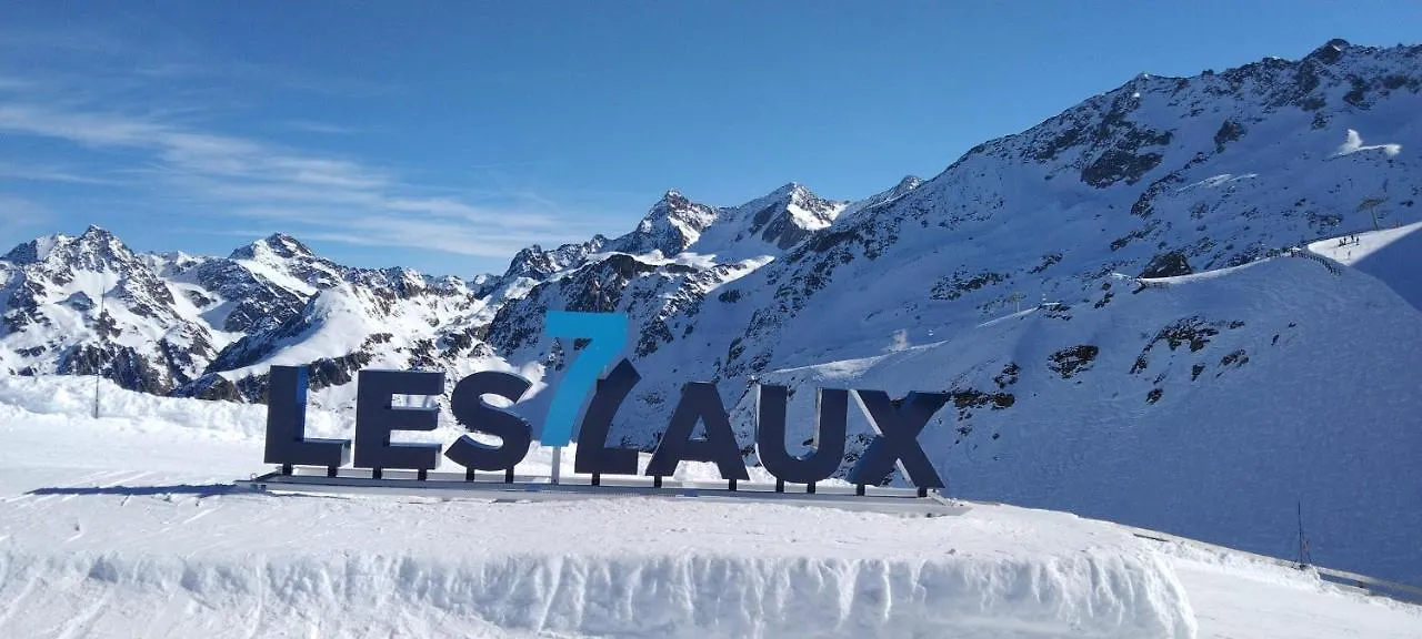 Le Chalet Theys 0*,